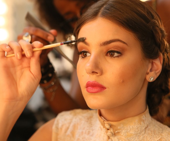 Camila Queiroz (Angel) nos bastidores da gravação do casamento com Alex (Rodrigo Lombardi), final que não foi ao ar em Verdades Secretas