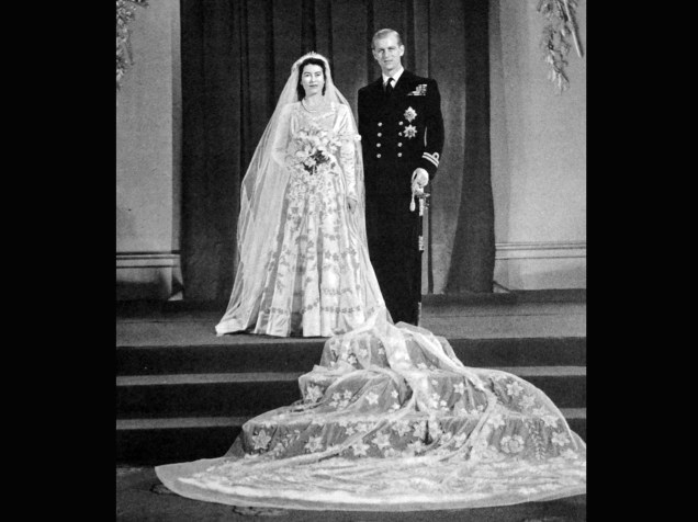 Rainha Elizabeth II, então princesa, em seu casamento com o Príncipe Phillip, Duque de Edinburgh, em 1947