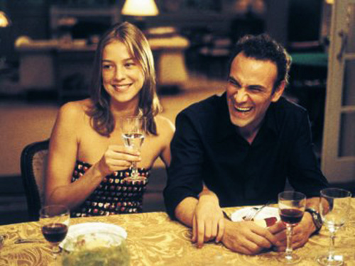 Ao lado de Marco Ricca, Luana Piovani estrela o filme O Casamento de Romeu e Julieta, de 2005