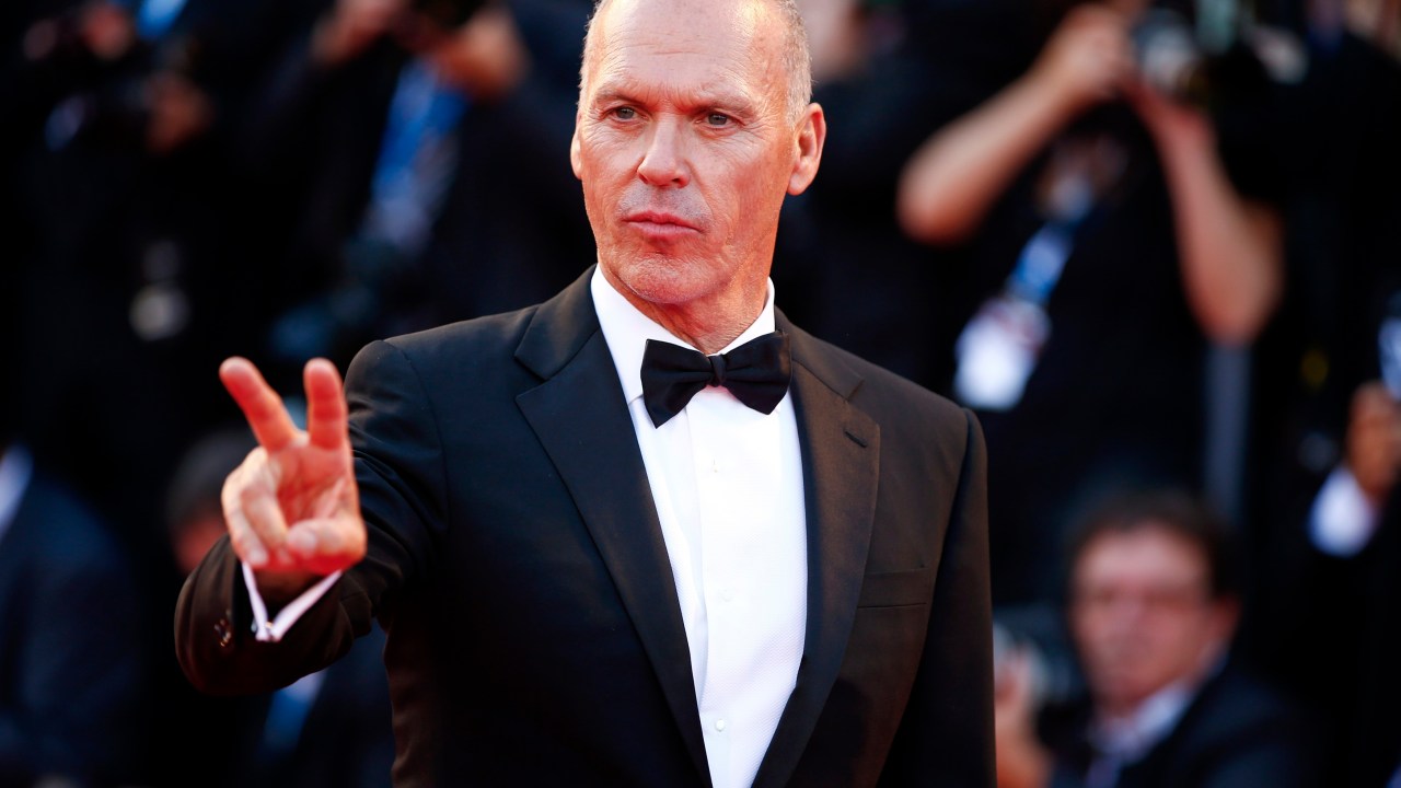 O ator norte-americano, Michael Keaton, é fotografado no tapete vermelho do 71º Festival de Veneza, na Itália