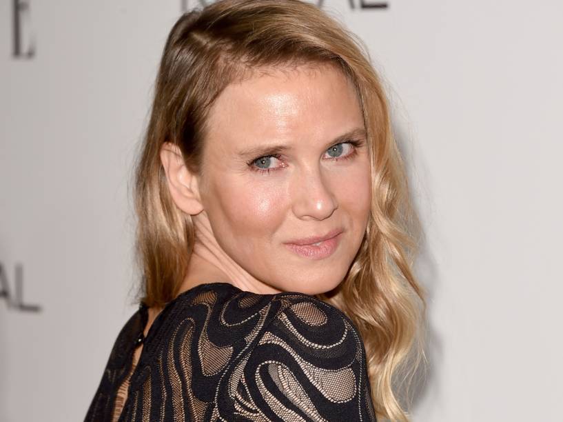 A atriz Renée Zellweger chega para a festa da revista Elle, realizada em Los Angeles (EUA)