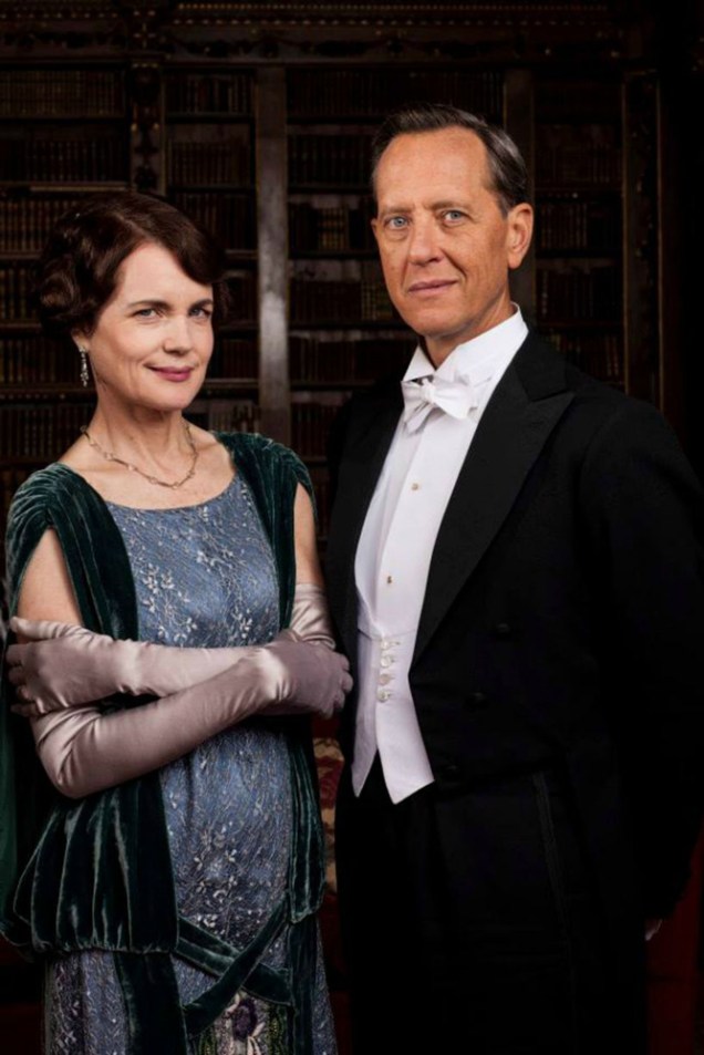 O ator Richard E Grant na pele do personagem Simon Bricker em ‘Downton Abbey’