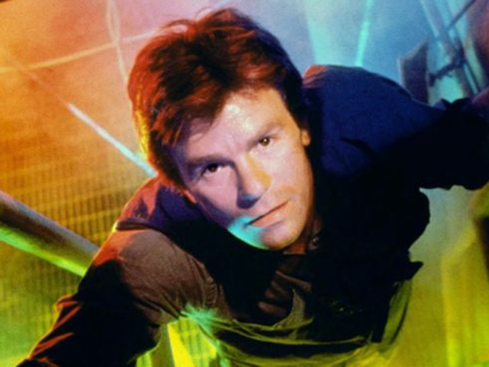 O agente secreto MacGyver, interpretado pelo ator Richard Dean Anderson, protagonista da série 'Profissão: Perigo'