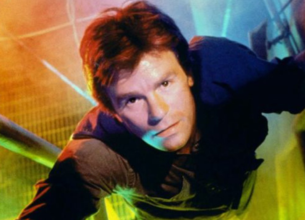O agente secreto MacGyver, interpretado pelo ator Richard Dean Anderson, protagonista da série 'Profissão: Perigo'