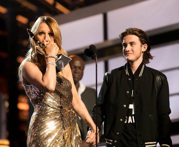Céline Dion e o filho, no Billboard Music Awards