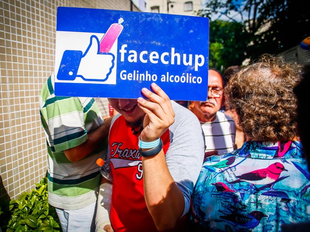 O espetacular Bloco da Charanga do França desfilou pelas ruas do bairro da Santa Cecília, na região central de São Paulo