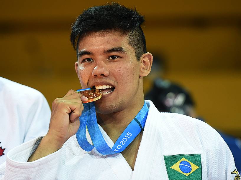 Charles Chibana derrotou o canadense Antoine Bouchard para trazer a quarta medalha brasileira no judô em Toronto