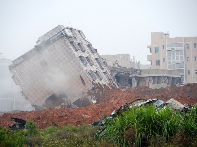 Um deslizamento de terra ocorreu neste domingo (20) na China, na cidade Shenzenm, em uma zona industrial no sul do país