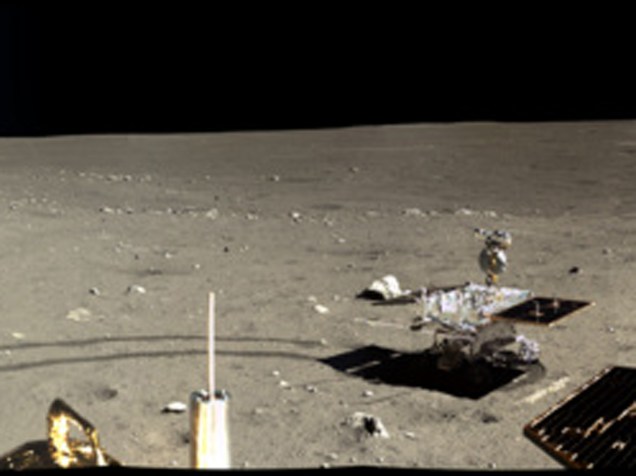 <p>Esta é uma parte da imagem panorâmica tirada por Change 3 em 17 de dezembro de 2013, três dias após o pouso em terras lunares. </p>