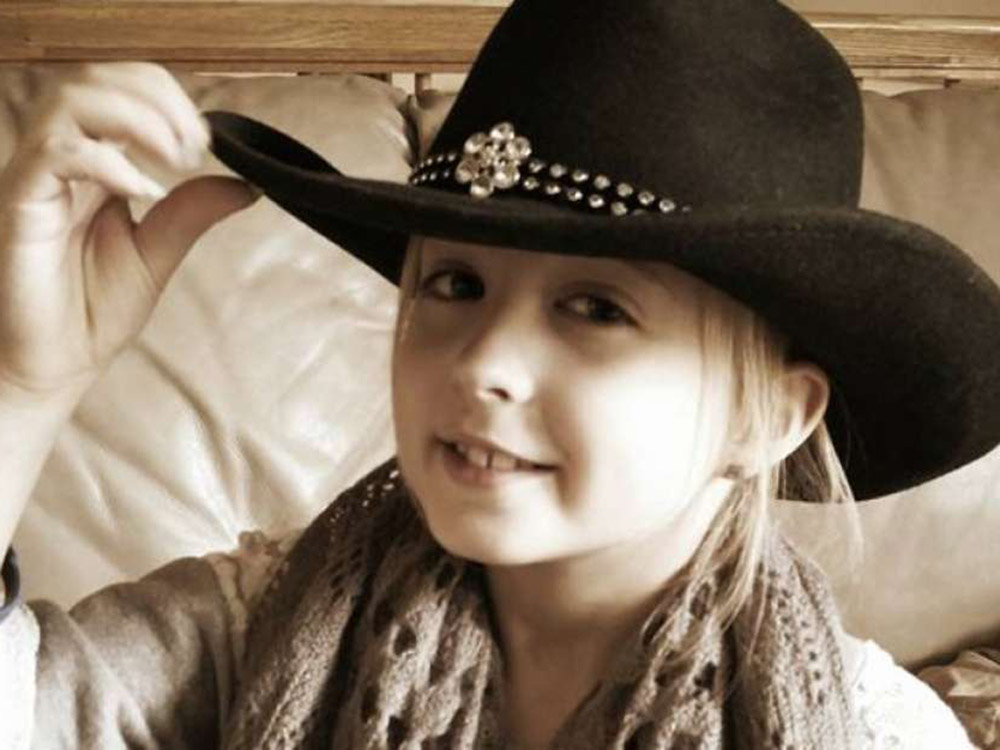 Chrissy Turner, de apenas oito anos, foi diagnosticada com um carcinoma secretor, um tipo raro de câncer de mama e terá que passar por uma mastectomia