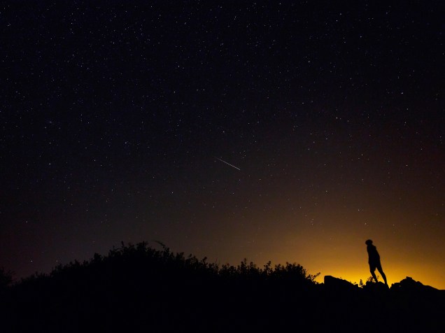 <p>Meteoro Perseida ilumina o céu de Burgos, norte da Espanha</p>
