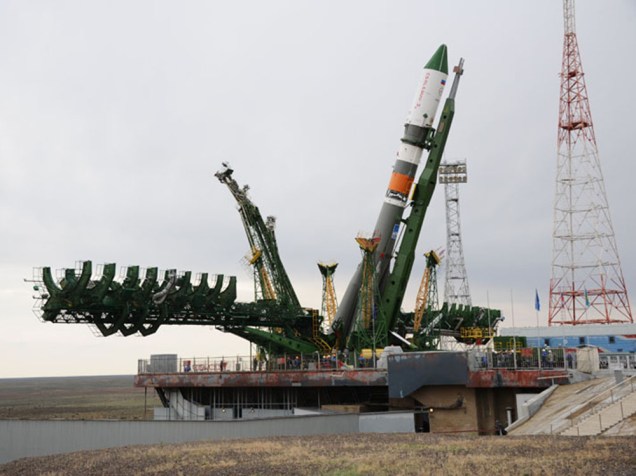 <p>O foguete russo Soyuz-2.1A com a nave espacial de carga Progress M-27M </p>