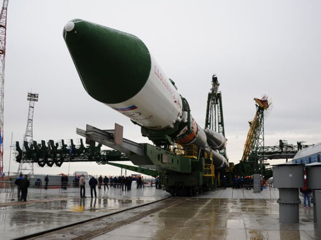 <p>O foguete russo Soyuz-2.1A com a nave espacial de carga Progress M-27M </p>