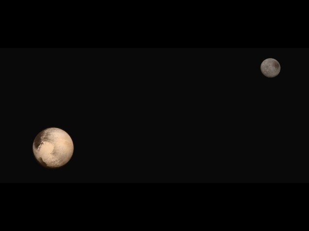 <p>Plutão e sua lua Charon são mostrados em suas cores naturais, em fotos feitas pela missão New Horizons, e divulgadas nesta sexta-feira (24).</p>