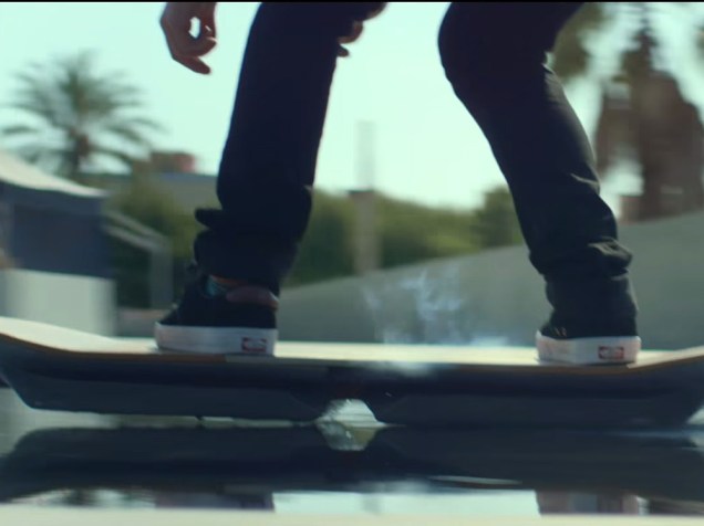A Lexus lançou nesta quarta-feira (5) o Slide, um skate que flutua, depois de mais de um ano e meio de desenvolvimento