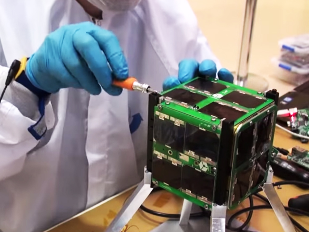 O Cubesat AESP-14, desenvolvido por alunos do ITA, é o primeiro satélite desenvolvido inteiramente no Brasil