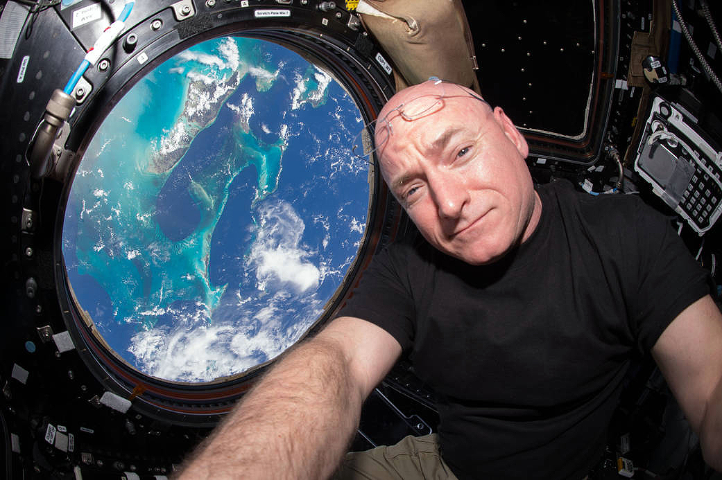 Para homenagear o astronauta americano, em sua galeria “imagem do dia”, a Nasa publicou esta foto de Scott Kelly.