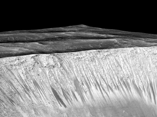 <p>Nasa divulga imagem que evidencia a presença de água líquida em Marte</p>