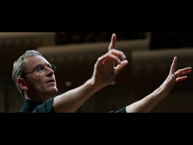 Michael Fassbender em cena do filme Steve Jobs