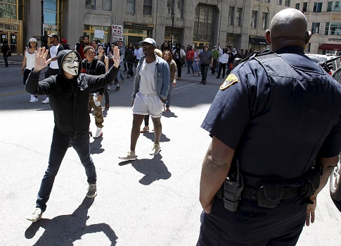 Protestos em Cleveland, nos Estados Unidos, após absolvição de policial americano Michael Brelo