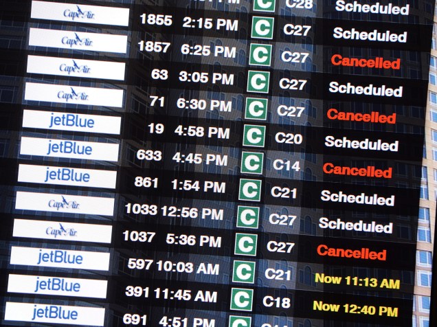 Aeroporto de Boston tem vôos cancelados por conta do mau tempo que se aproxima do leste dos Estados Unidos