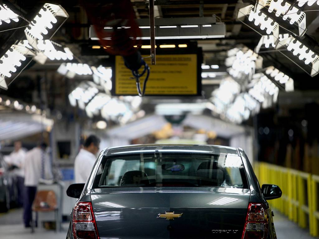 GM reporta prejuízo bilionário com tarifas de Trump e prevê dano ‘ainda maior’