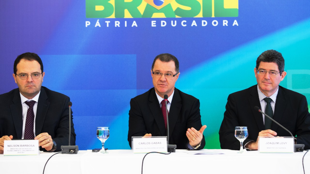 Os ministros Nelson Barbosa, Carlos Gabas e Joaquim Levy durante entrevista sobre fator previdenciário no Palácio do Planalto, em Brasília (DF)