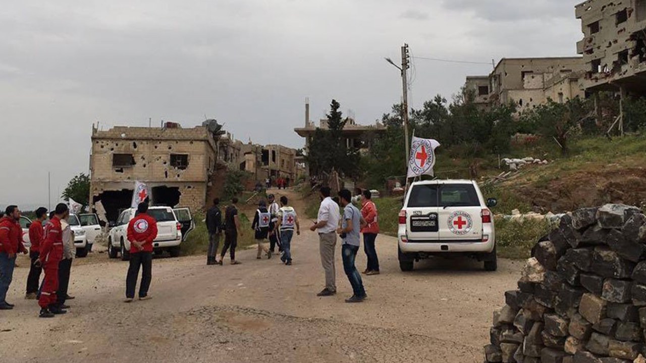 Ajuda humanitária chega à cidade de Rastan na Síria