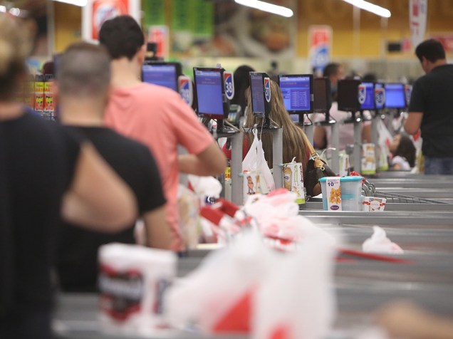 Com a crise, 66% dos brasileiros passaram a frequentar mais supermercados atrás do melhor preço
