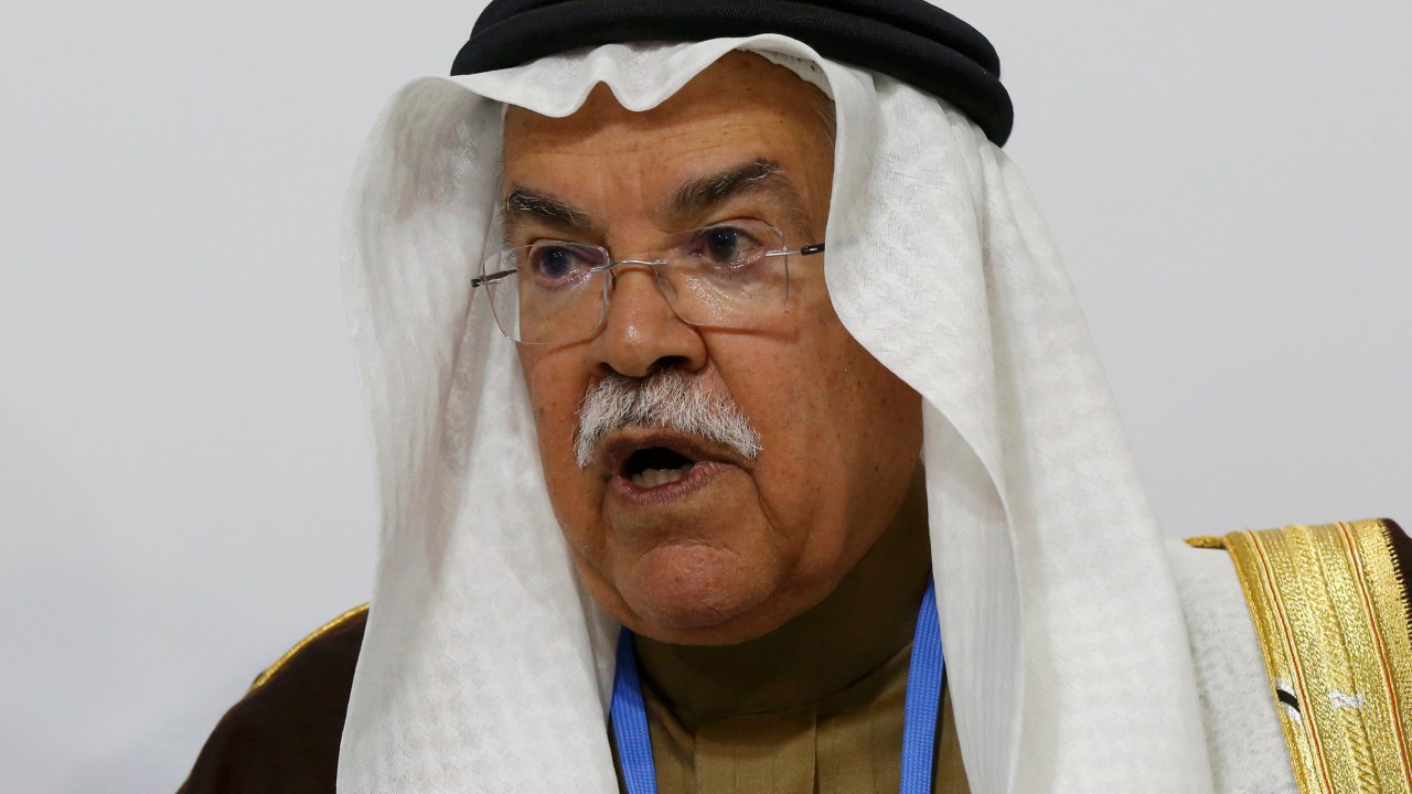 Ministro saudita do Petróleo, Ali al-Naimi, participa de reunião durante a 21ª Conferência das Partes da Convenção-Quadro das Nações Unidas sobre Mudanças Climáticas (COP21), em Paris, França