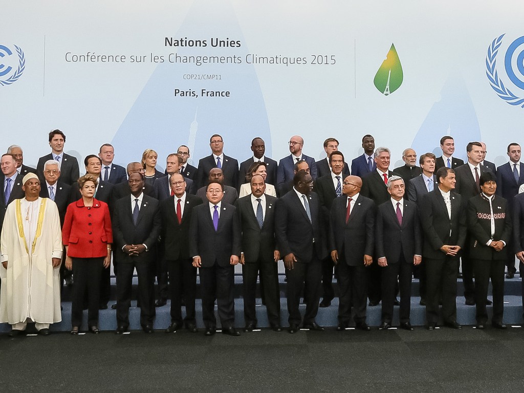 Líderes mundiais reunidos durante o primeiro dia da Conferência do Clima de Paris (COP21)
