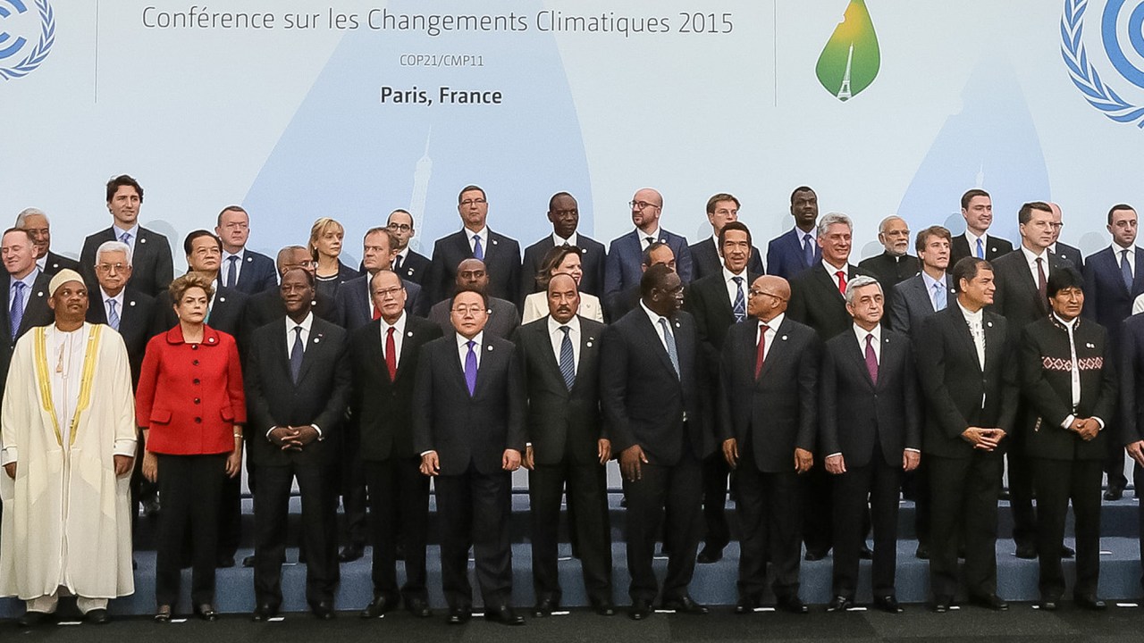 Líderes mundiais reunidos durante o primeiro dia da Conferência do Clima de Paris (COP21)