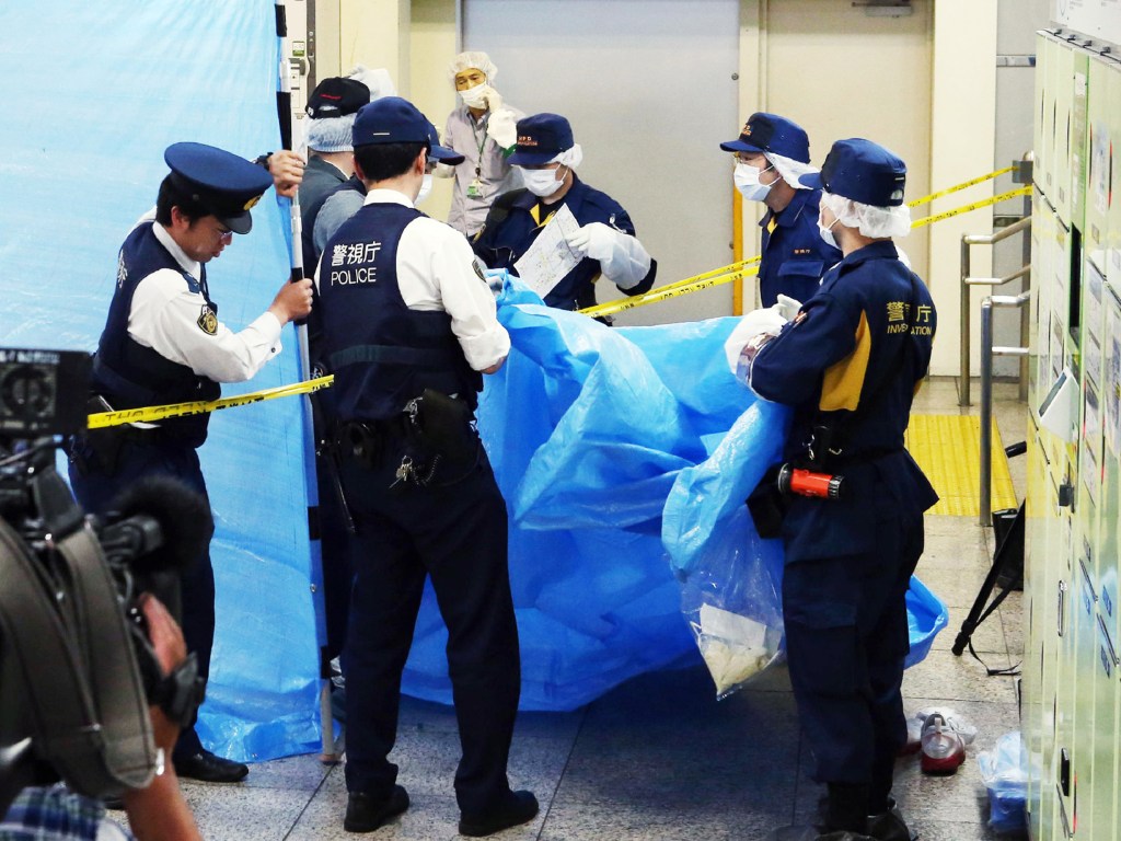Corpo é encontrado em mala de viagem em uma estação de Tóquio, no Japão