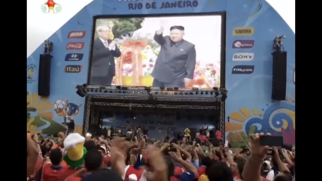 Em vídeo manipulado, Kim Jong-un aparece no telão da Fan Fest e é aplaudido pelo público