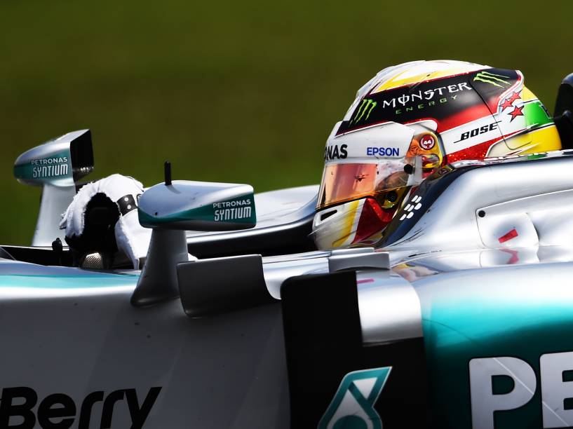 Lewis Hamilton durante o Grande Prêmio do Brasil de Fórmula 1 no autódromo de Interlagos, na zona sul de São Paulo, neste domingo (15)