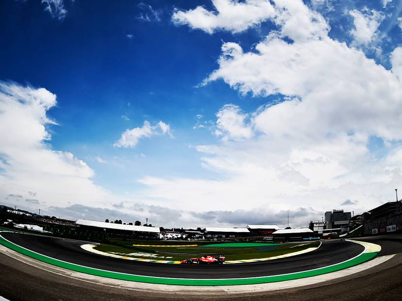 O Grande Prêmio do Brasil de Fórmula 1 no autódromo de Interlagos, na zona sul de São Paulo, neste domingo (15)