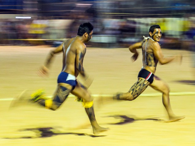 Corrida de 100 metros durante os Jogos Mundiais dos Povos Indígenas, em Palmas, Tocantins