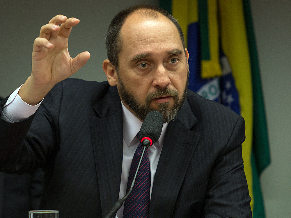 O advogado-geral da União, Luís Inácio Adams, durante audiência na CPI da Petrobras, em Brasília