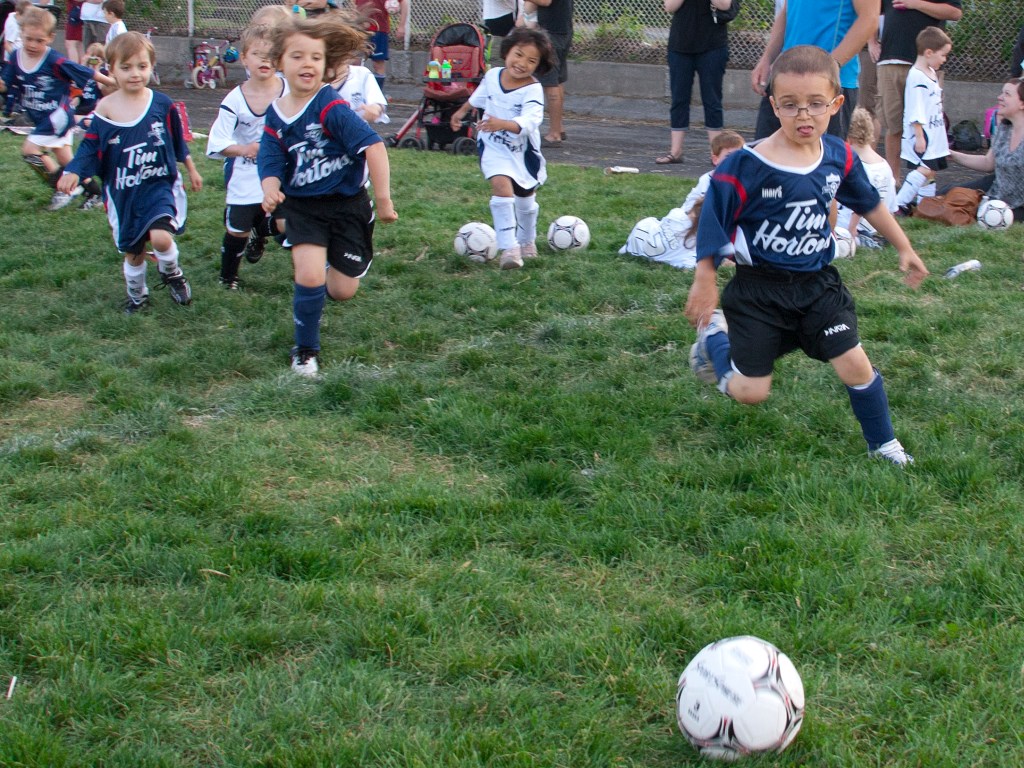 A prática de esportes extracurriculares na infância ajuda os pré-adolescentes a prestar atenção nas aulas e a ser mais disciplinados