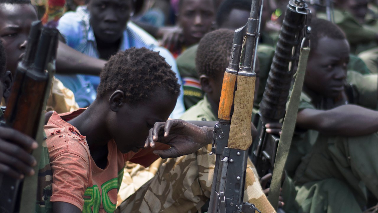 Milhares de crianças-soldado são usadas por facções armadas na República Centro-Africana