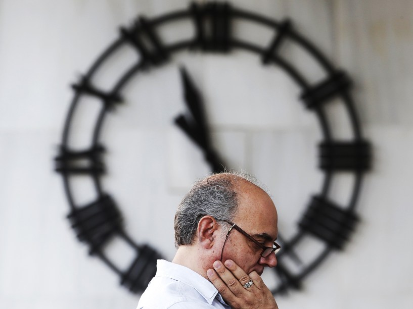 Pesquisa divulgada nesta sexta-feira (3) na Grécia aponta uma ampla maioria a favor do euro