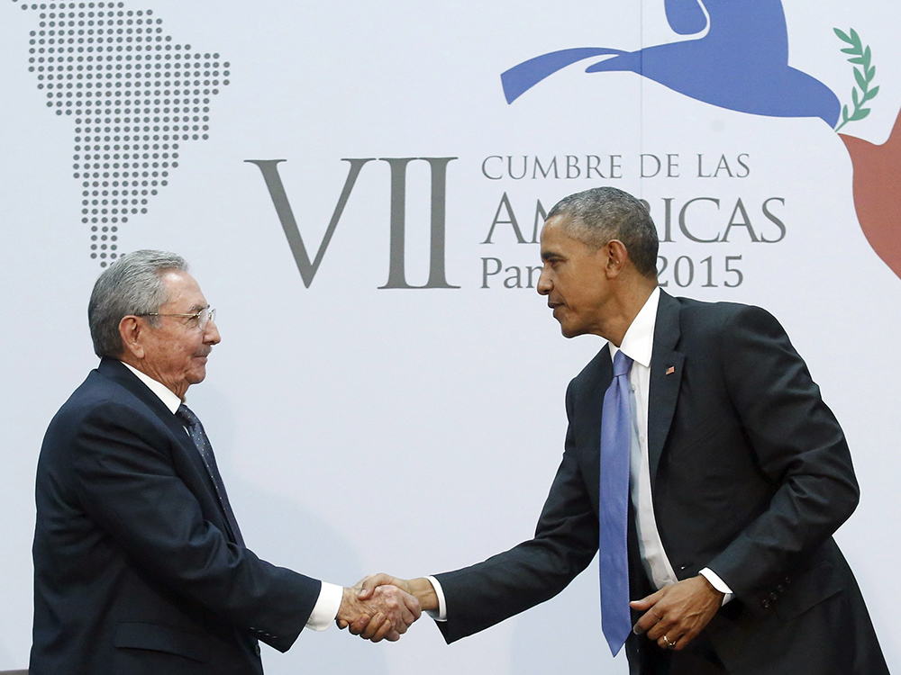Raúl Castro e Barack Obama se encontram na Cúpula das Américas, no Panamá - 11/04/2015