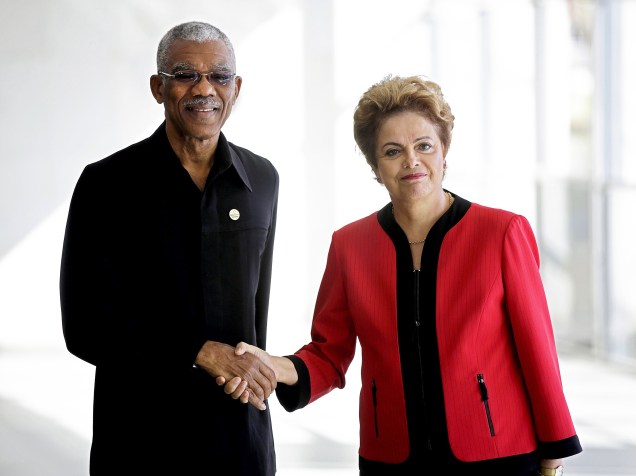A presidente Dilma Rousseff e o presidente de Guiana, David Granger, durante cerimônia da Cúpula do Mercosul, no Palácio do Itamaraty, Brasília