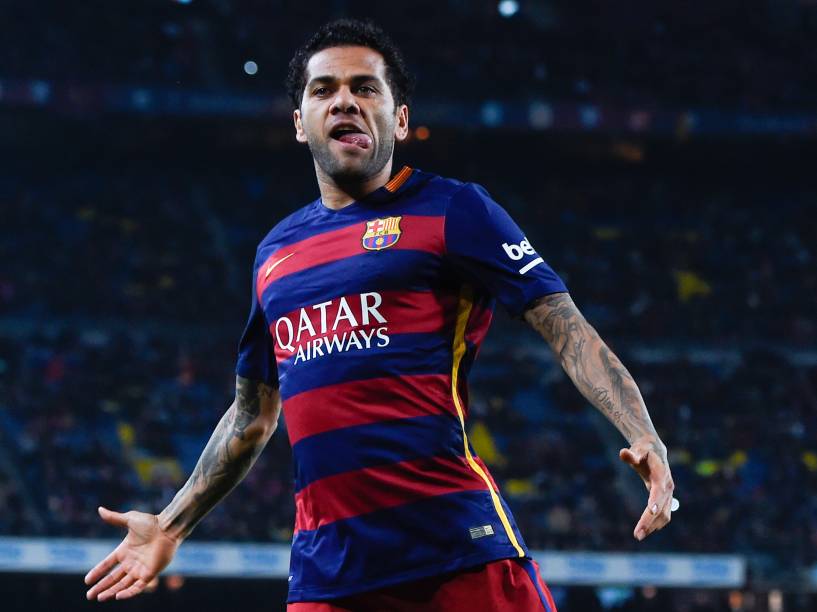 Daniel Alves pintou o rosto para celebrar a data ao lados dos filhos