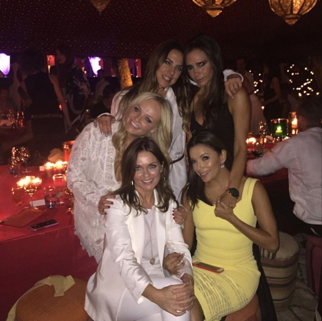 Victoria Beckham reúne ex-colegas do grupo Spice Girls e a atriz americana Eva Longoria na festa de 40 anos do marido, o jogador inglês David Beckham