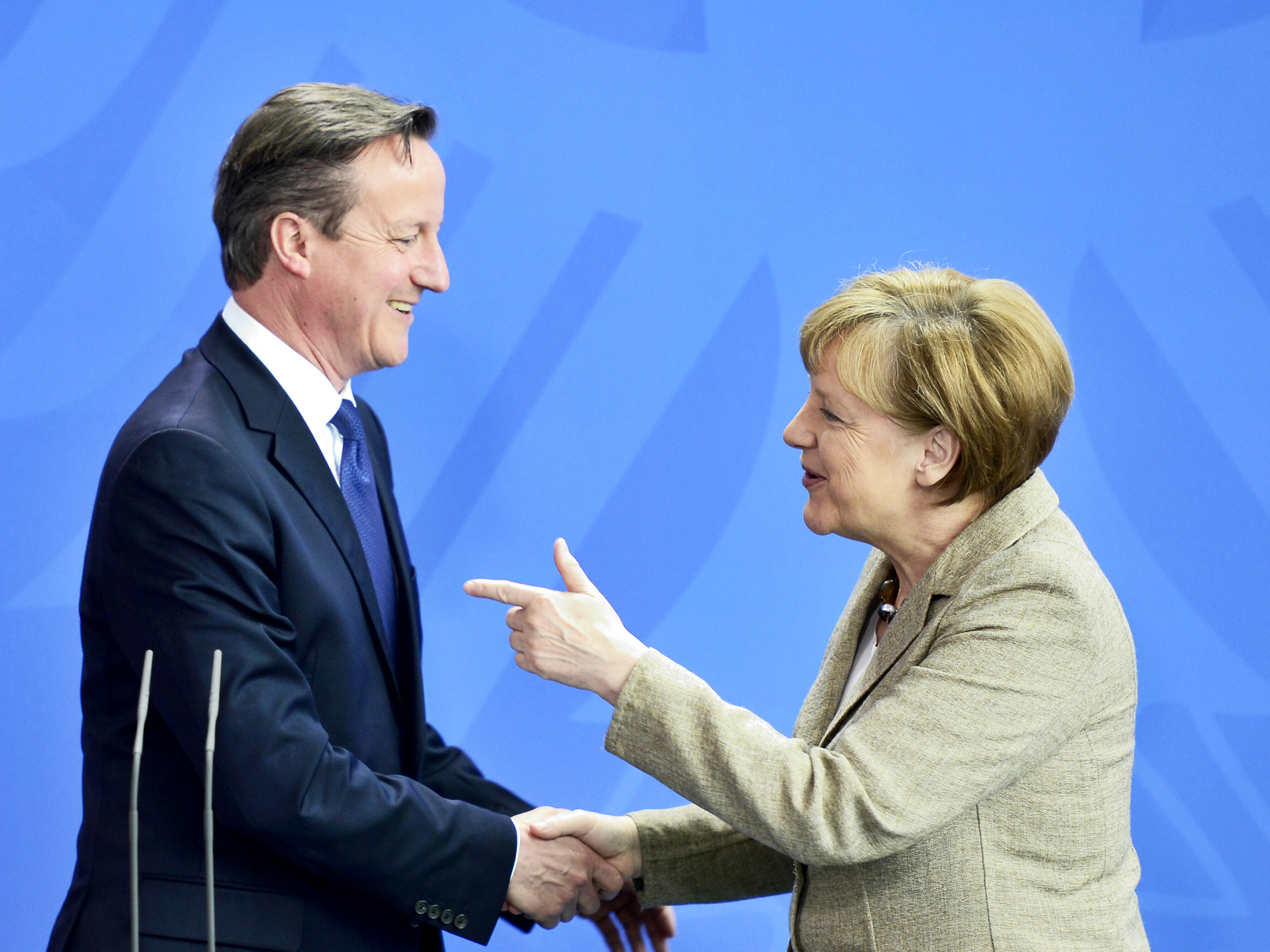 A chanceler alemã, Angela Merkel e o primeiro-ministro britânico David Cameron, após reunião em Berlim, Alemanha