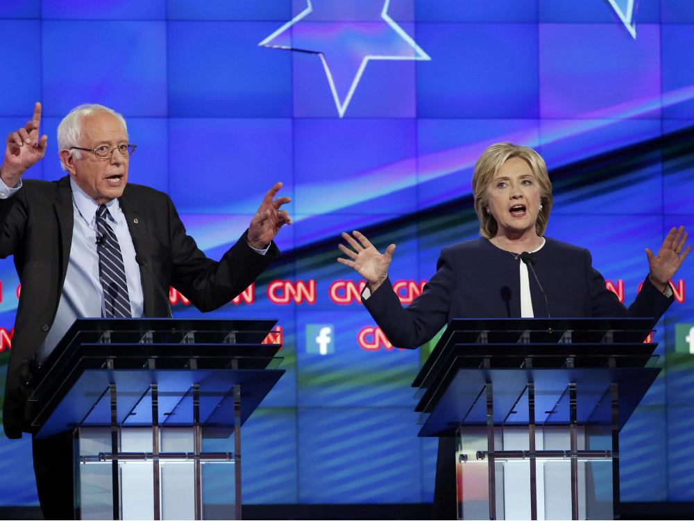 Os pré-candidatos democratas Bernie Sanders e Hillary Clinton