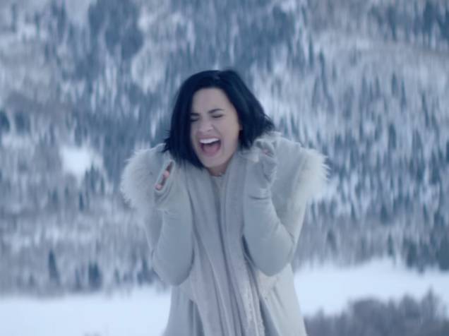 Demi Lovato no clipe de Stone Cold