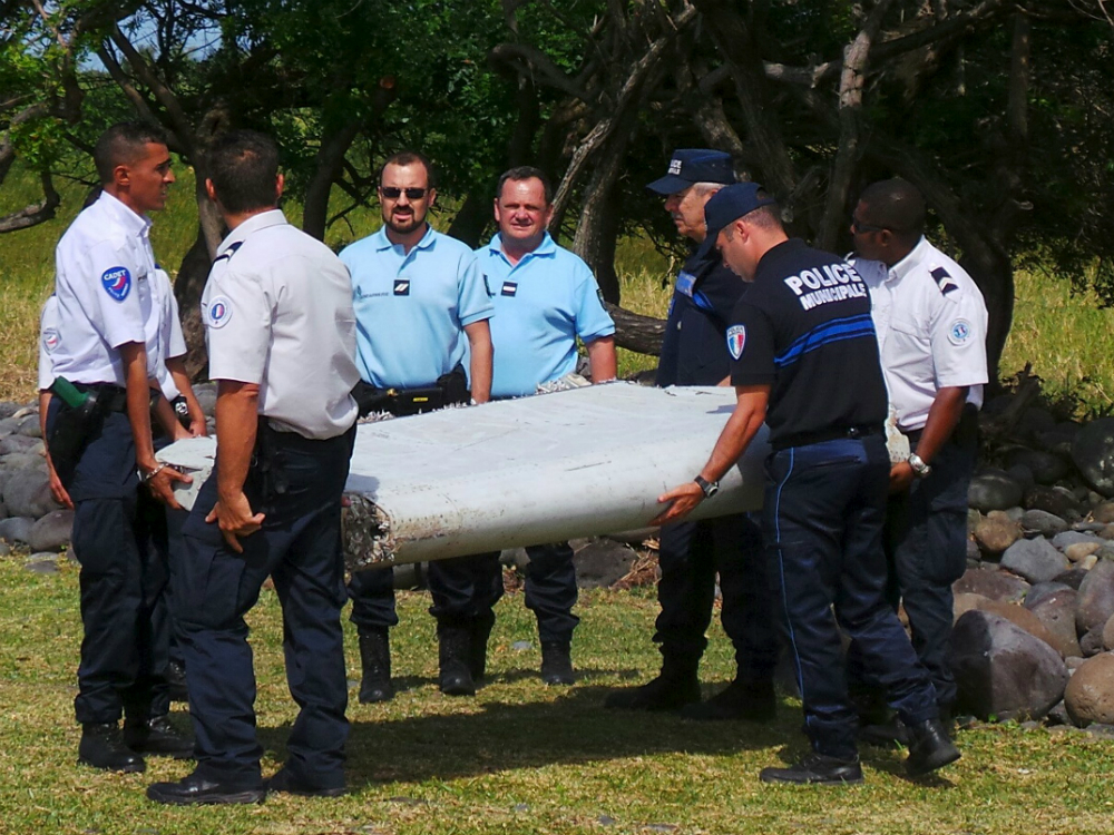 Destroço encontrado na Ilha de Reunião pode ser do voo MH370 da Malaysia Airlines