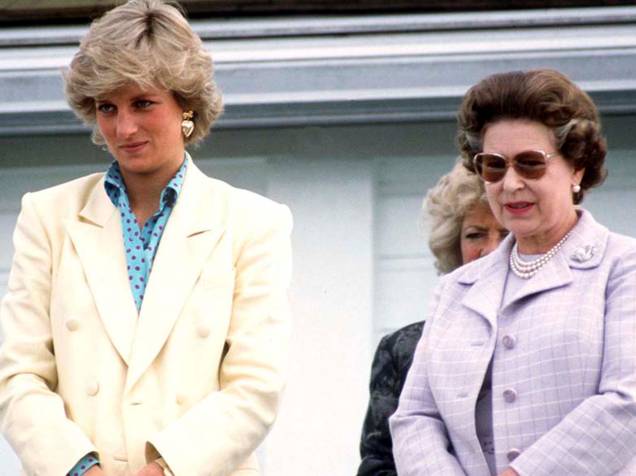 Princesa Diana e a rainha Elizabeth II, em 1987